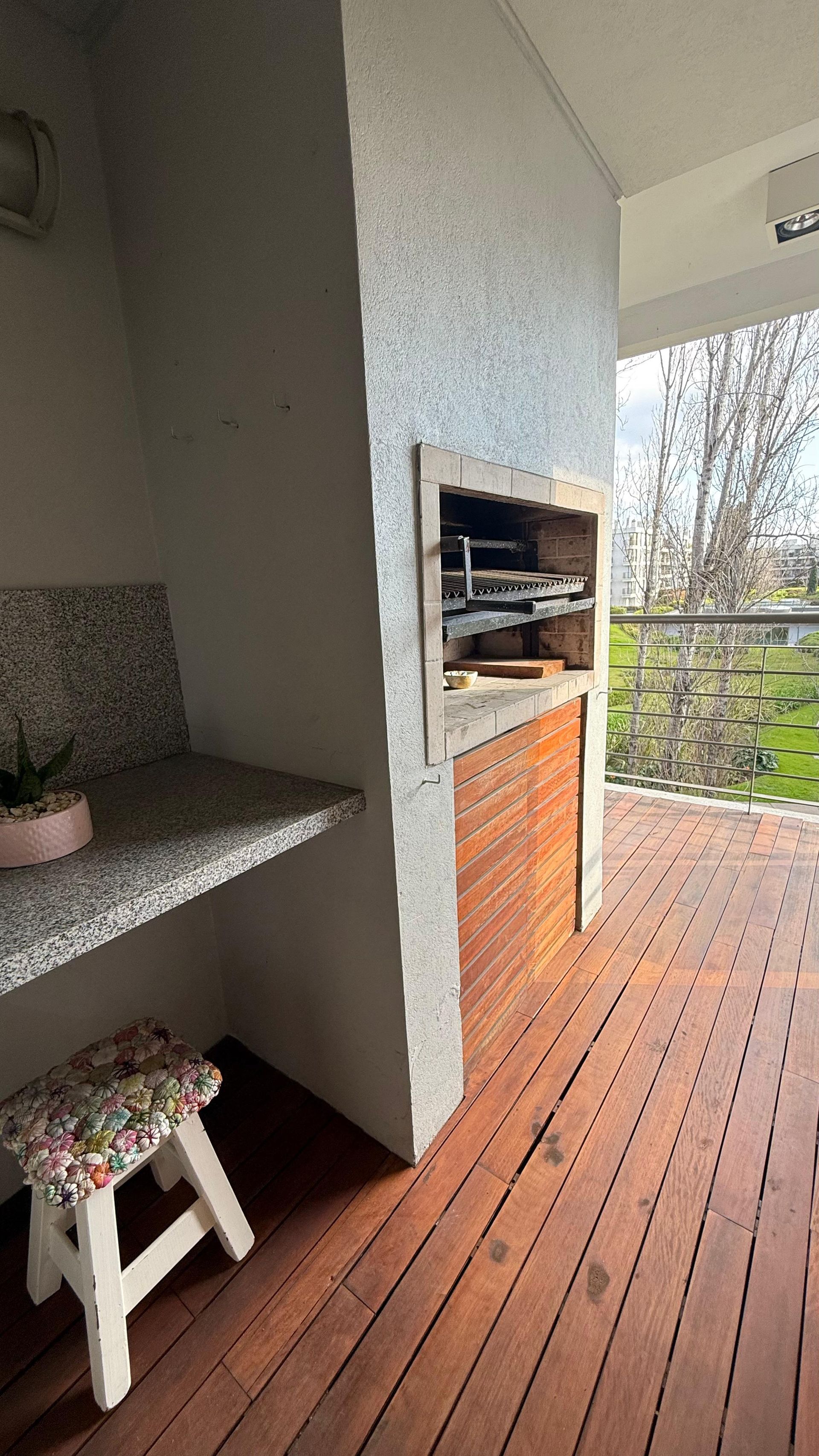 Alquiler Temp Studio con Cochera–Arboris Las Lomas