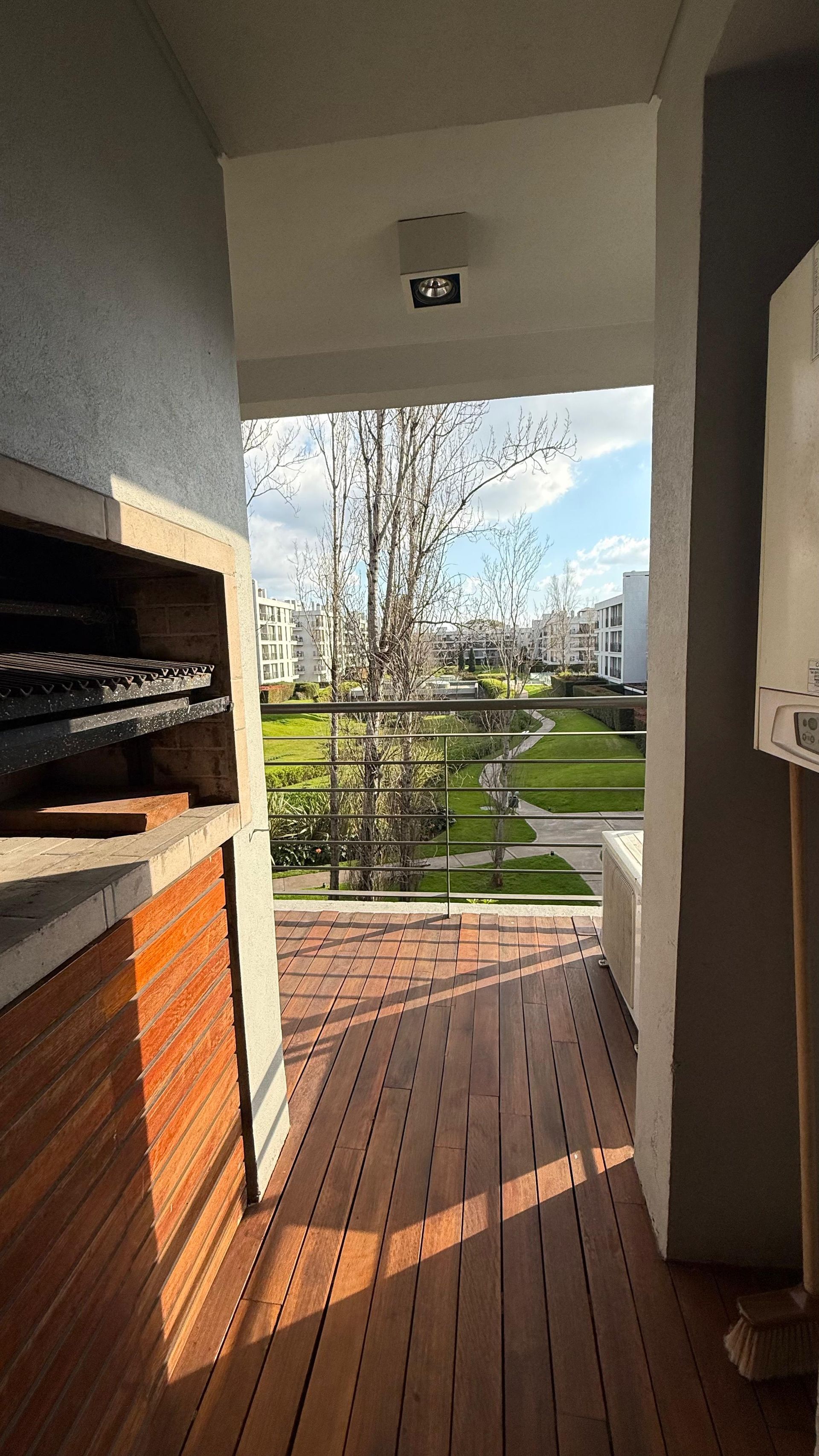 Alquiler Temp Studio con Cochera–Arboris Las Lomas