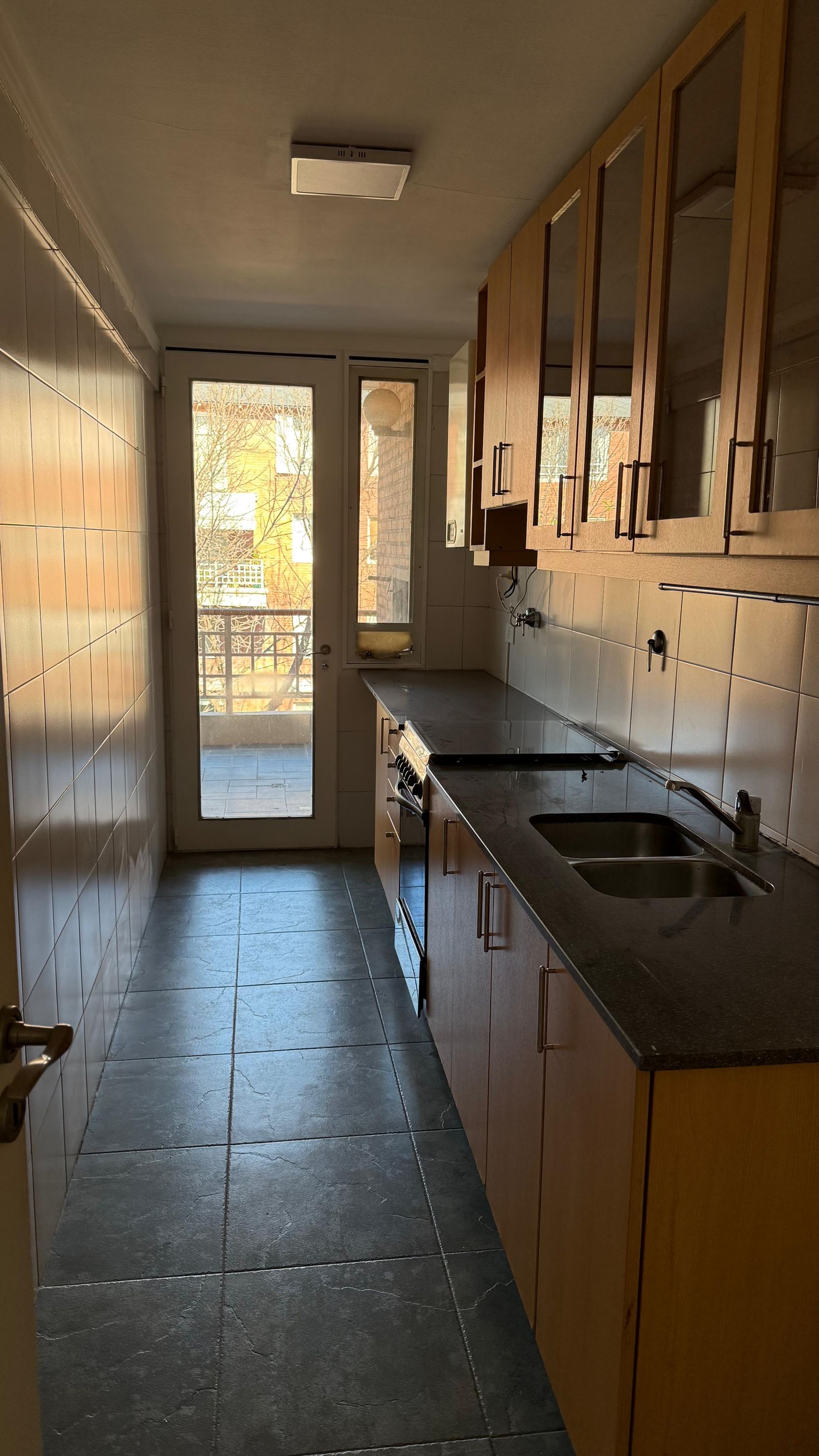 Alquiler Temp Studio con Cochera–Arboris Las Lomas