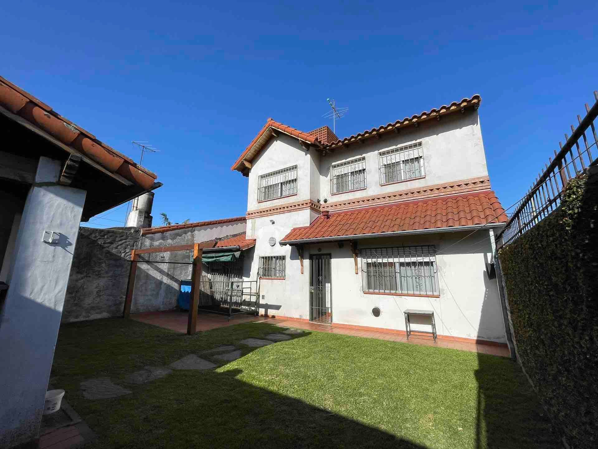 Venta Casa 4 Amb. Con Patio Y Cochera Boulogne