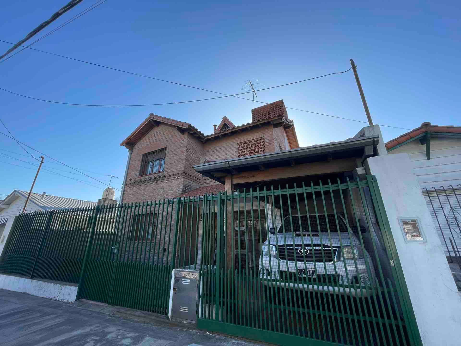 Venta Casa 4 Amb. Con Patio Y Cochera Boulogne