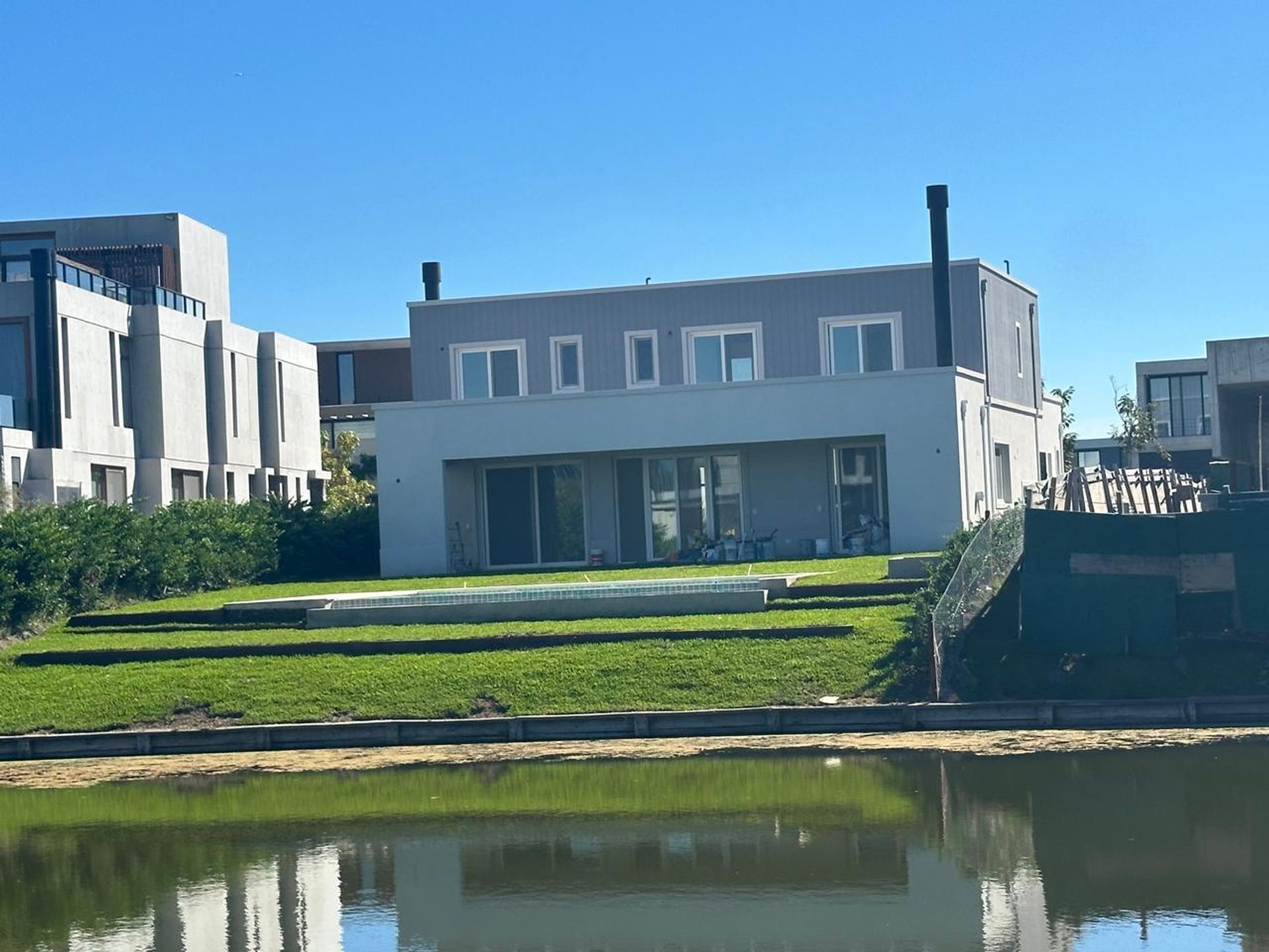 Venta Excelente Casa Al Agua - Virazon 7 Ambiente