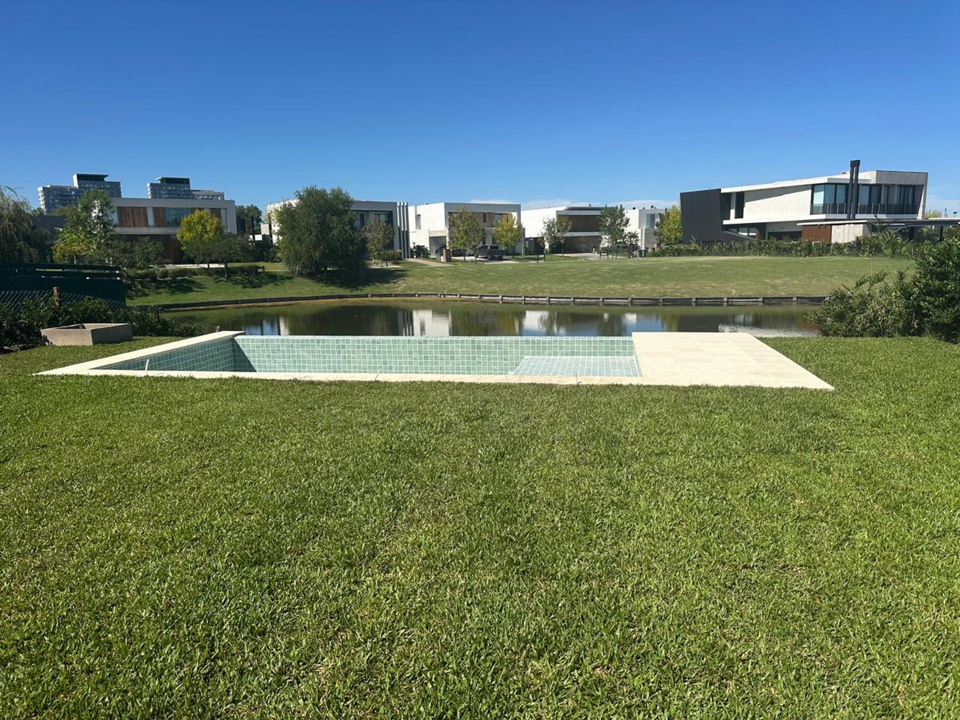 Venta Excelente Casa Al Agua - Virazon 7 Ambiente