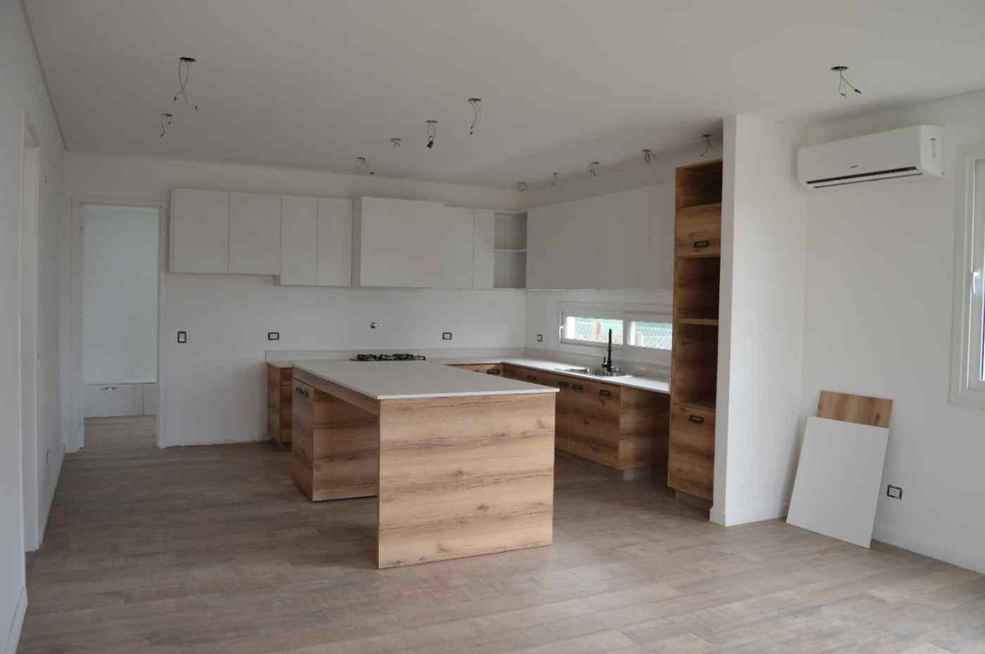 Venta Excelente Casa Al Agua - Virazon 7 Ambiente