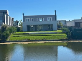 Venta Excelente Casa Al Agua - Virazon 7 Ambiente