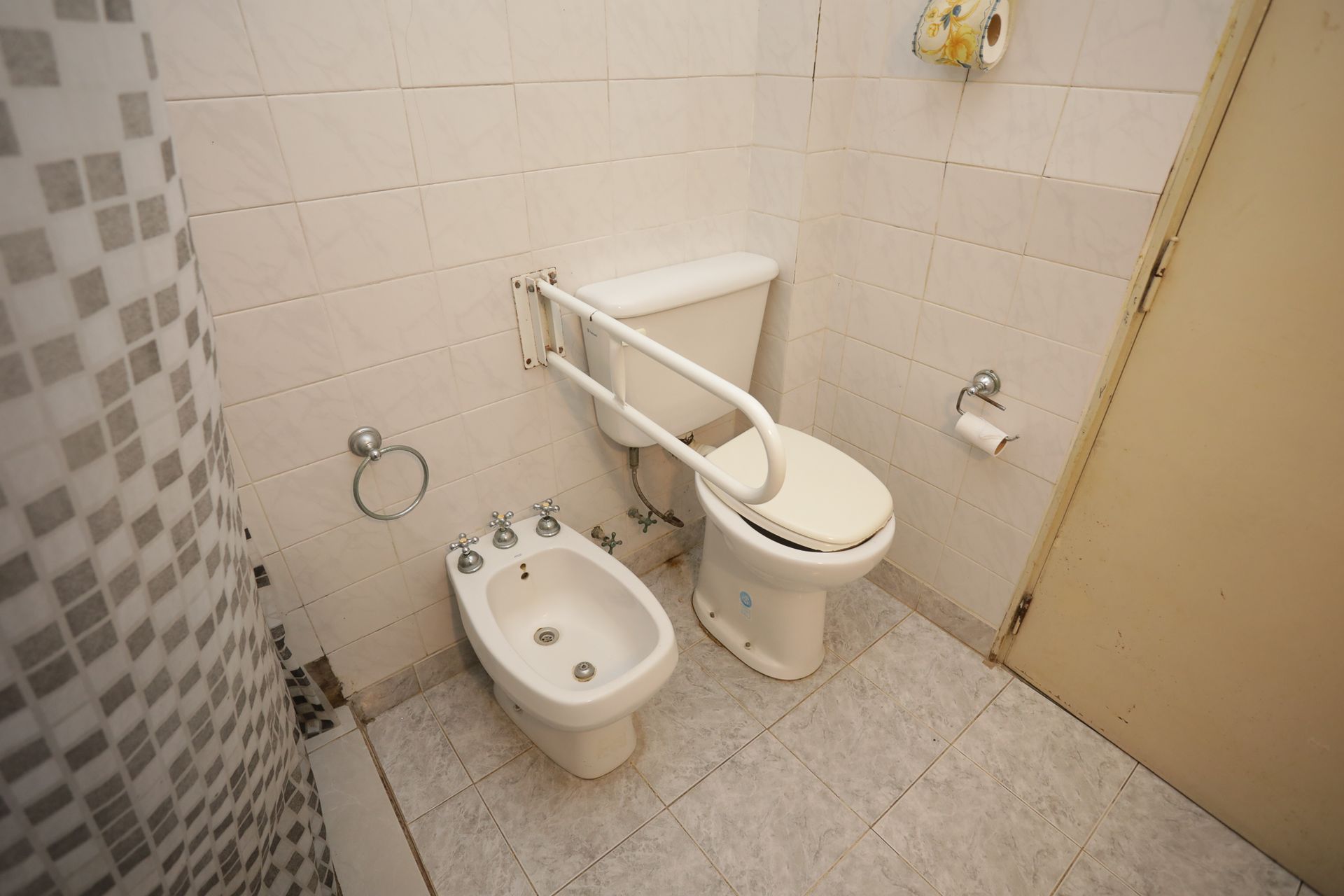 VENTA - Casa 5 Amb Cochera y Jardin - LA HORQUETA