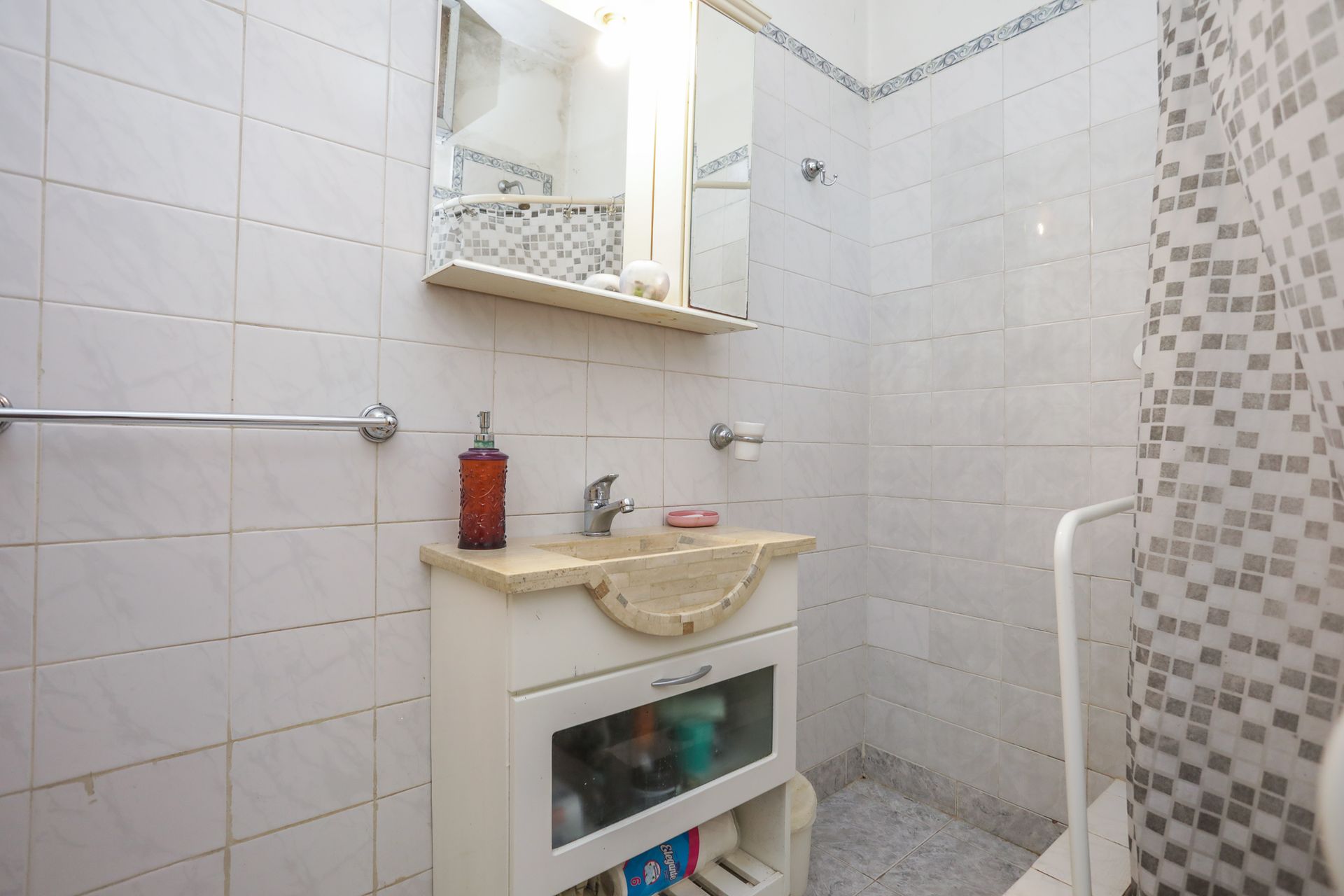 VENTA - Casa 5 Amb Cochera y Jardin - LA HORQUETA
