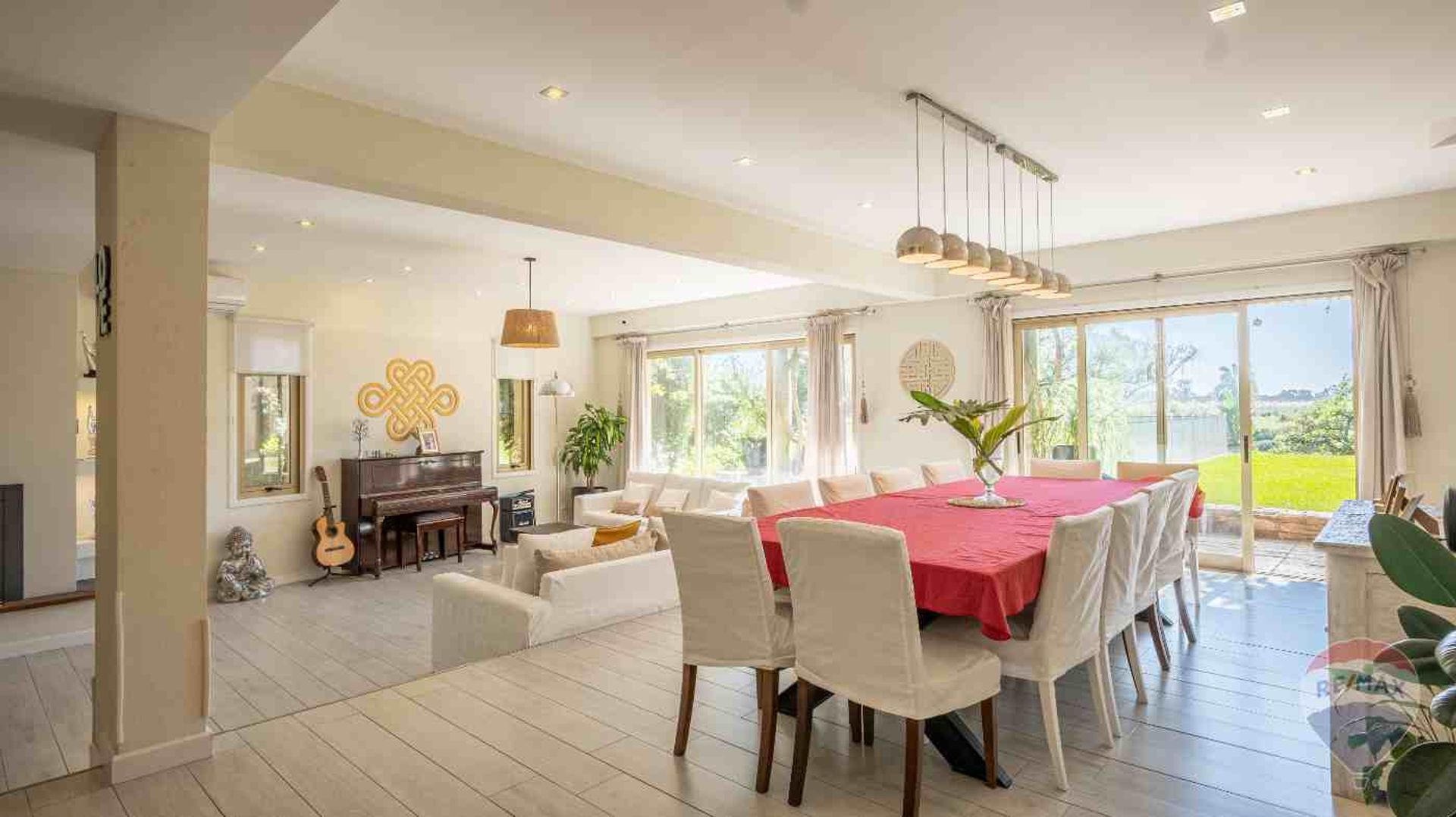 Excelente Casa con amarra prop, en Santa Catalina