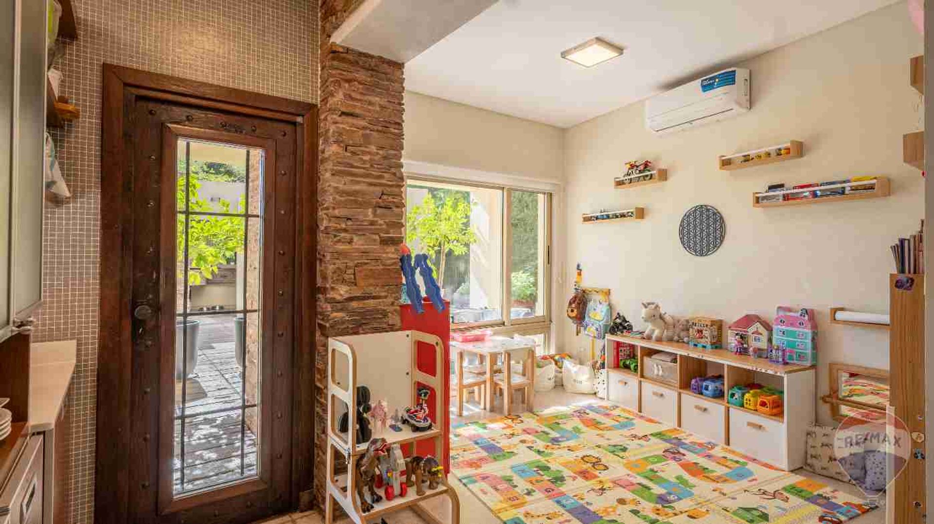 Excelente Casa con amarra prop, en Santa Catalina