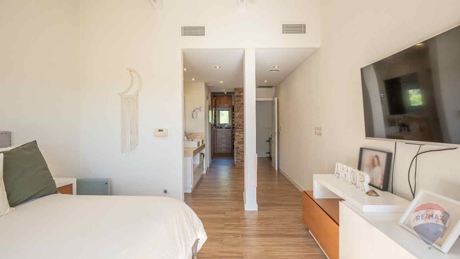 Excelente Casa con amarra prop, en Santa Catalina