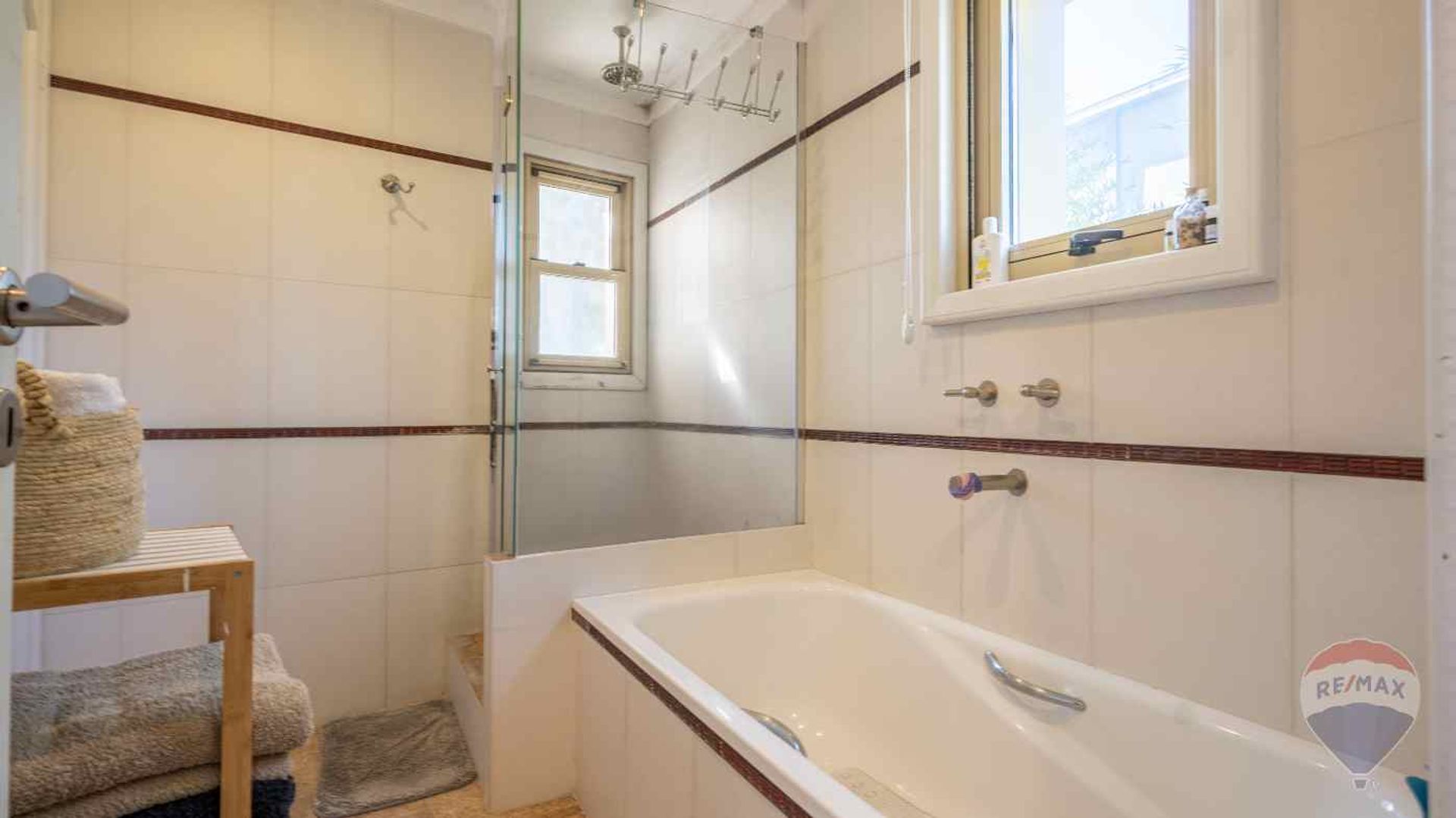 Excelente Casa con amarra prop, en Santa Catalina