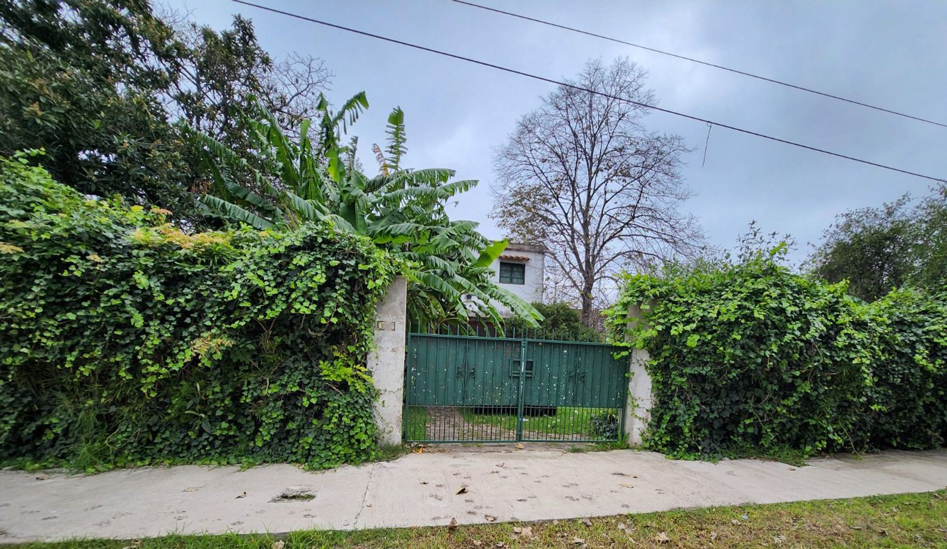 Sale: House with Garden – Lot 345 m² – Excavated – Located in Benavidez