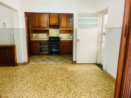 House for Sale with Workshop and Independent Apartment, Villa Martelli
