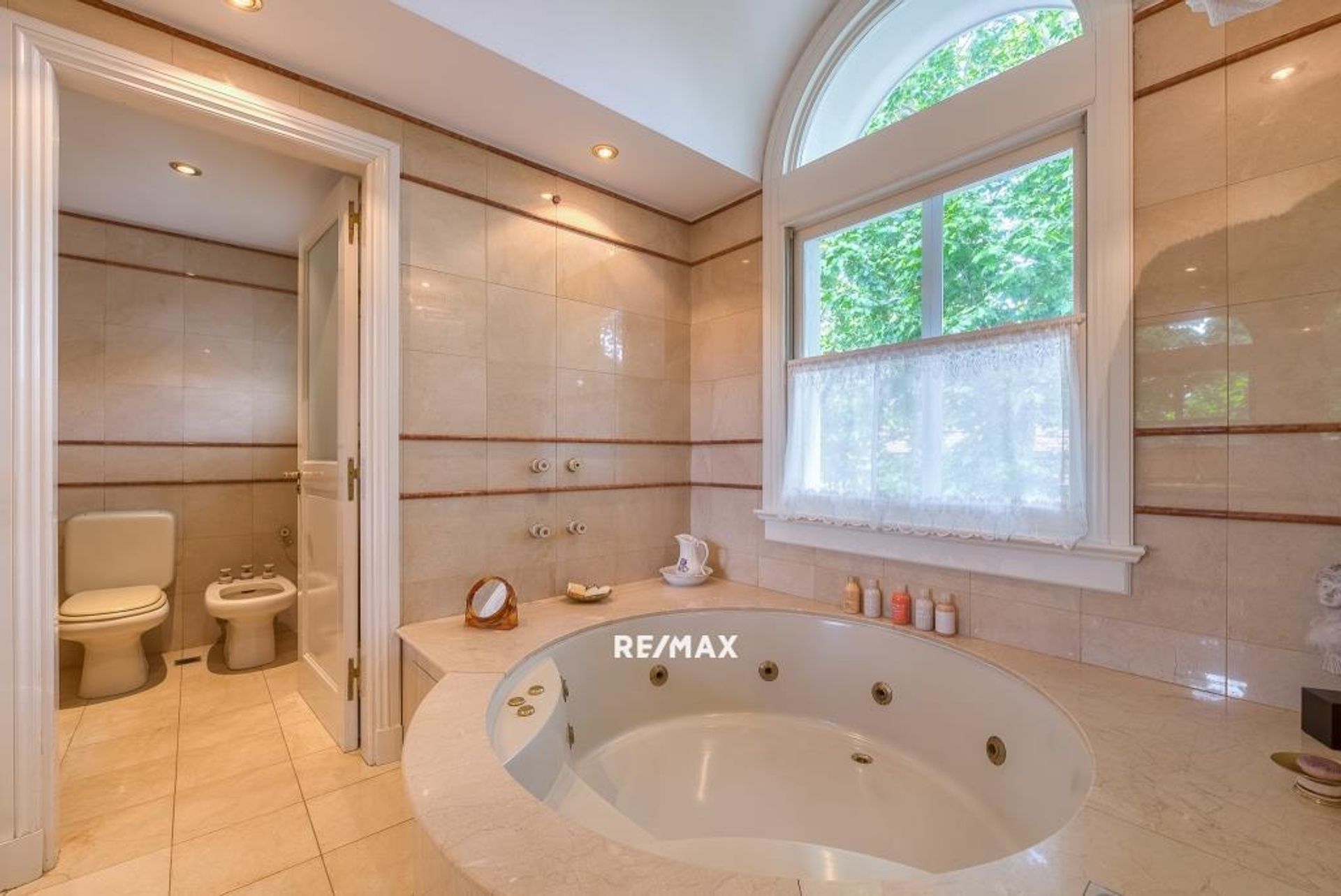 Venta casa 7 amb pileta,parque,parrilla, Beccar