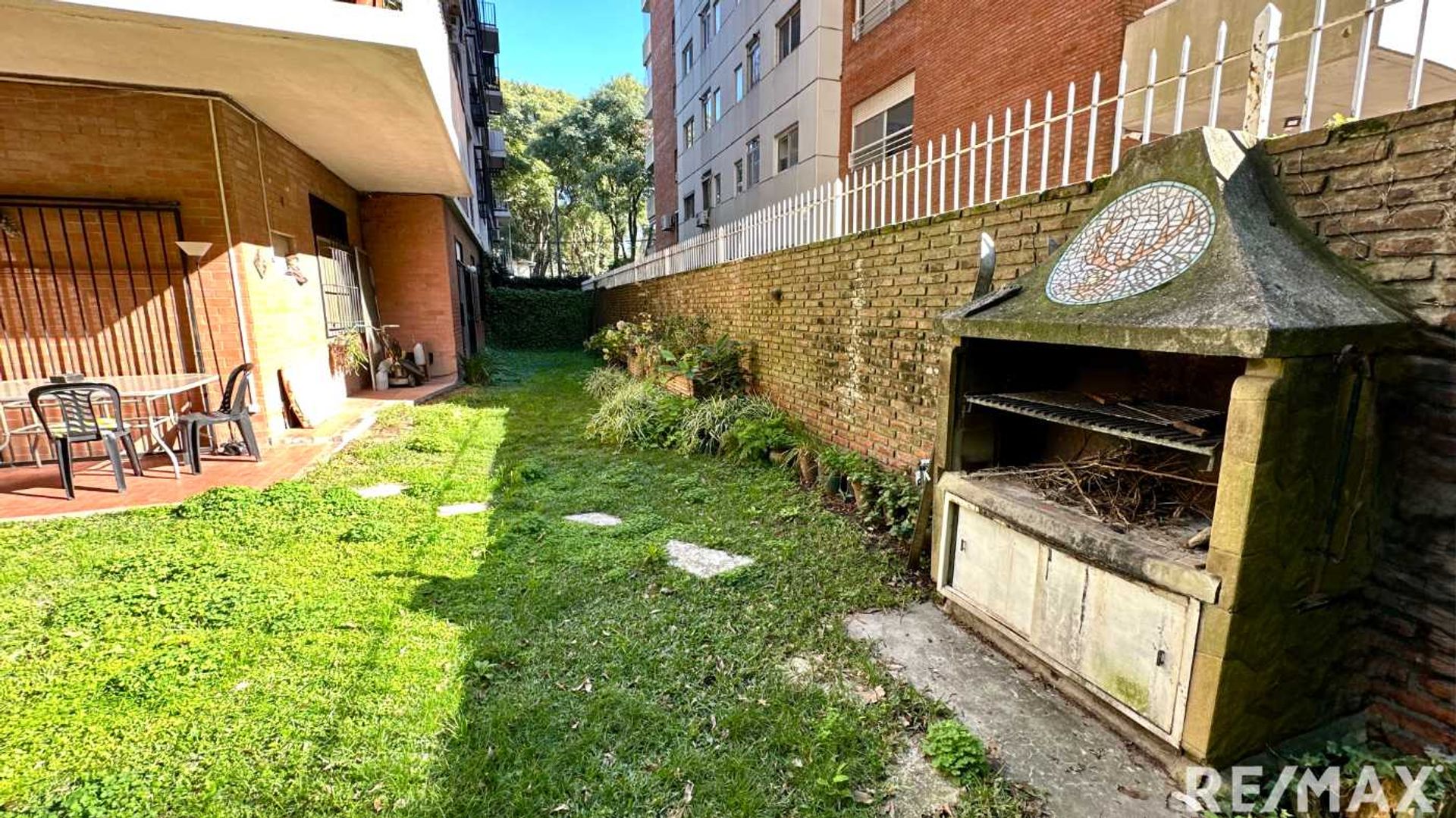 Venta departamento 4 ambientes y jardín en Olivos.