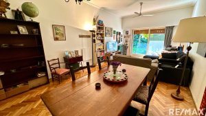 Venta departamento 4 ambientes y jardín en Olivos.