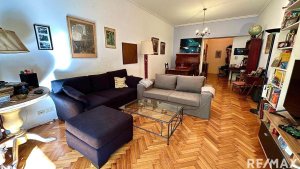 Venta departamento 4 ambientes y jardín en Olivos.