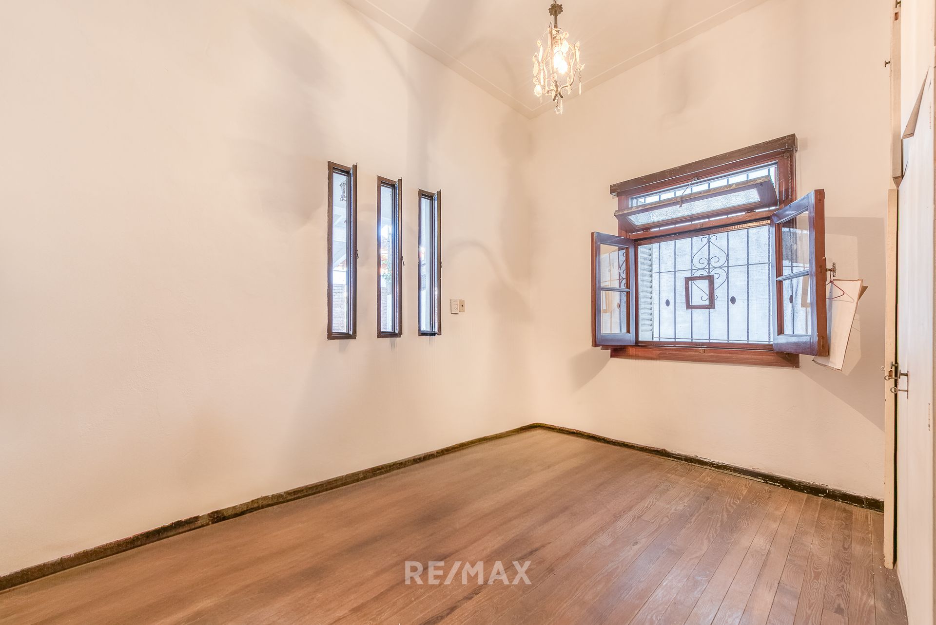 Venta casa con jardín en La Lucila gran potencial!