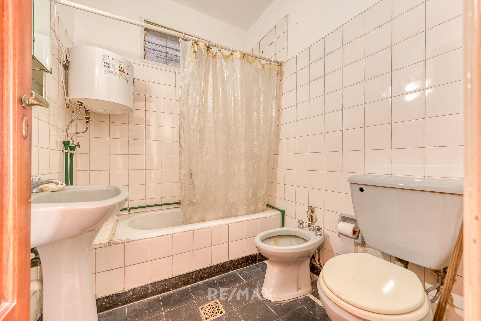 Venta casa con jardín en La Lucila gran potencial!
