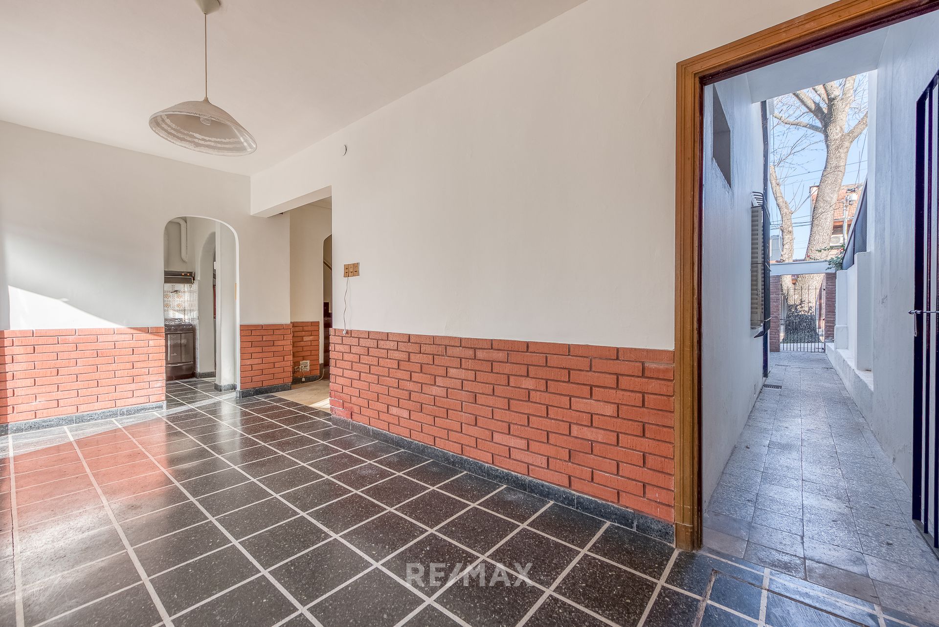 Venta casa con jardín en La Lucila gran potencial!