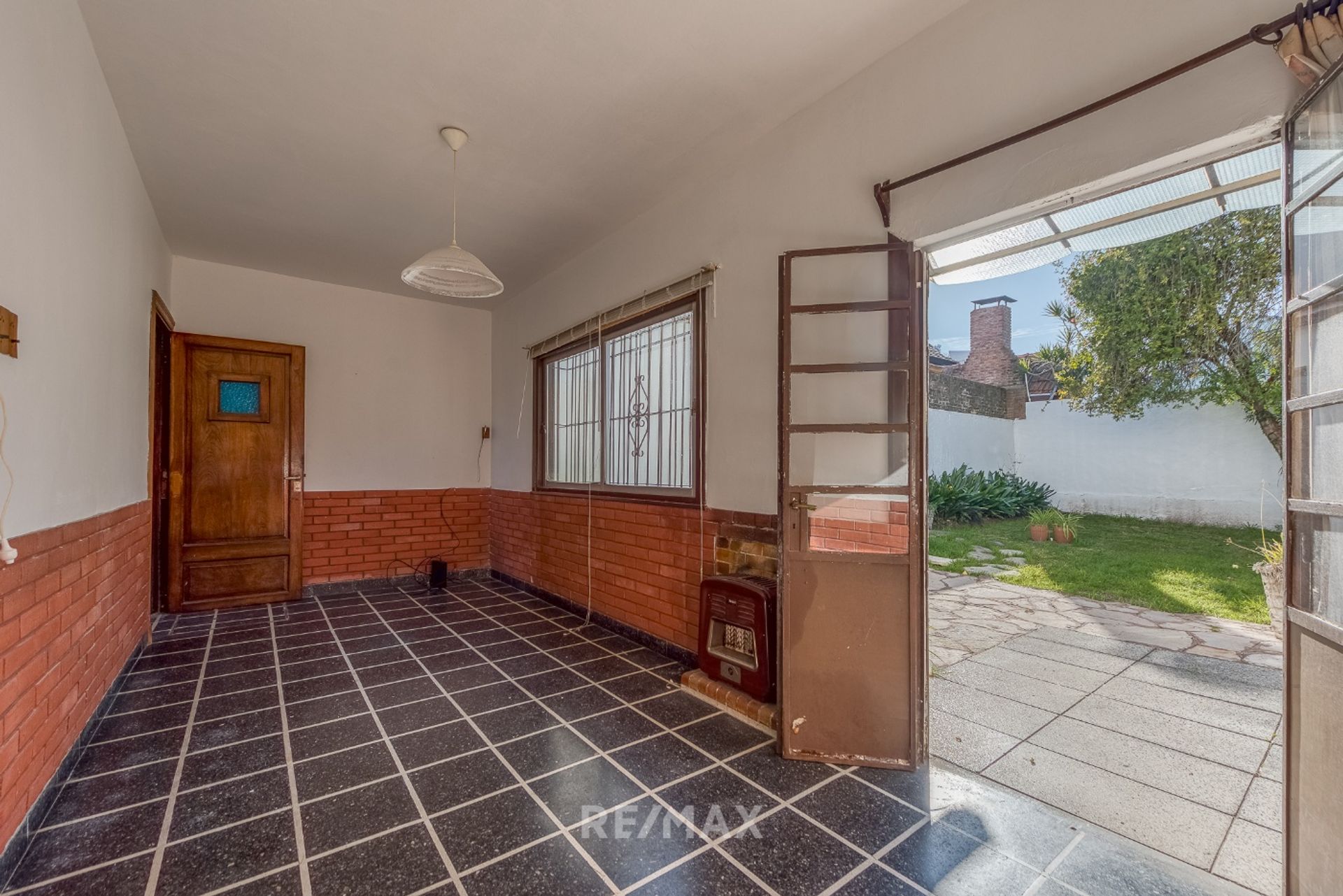 Venta casa con jardín en La Lucila gran potencial!