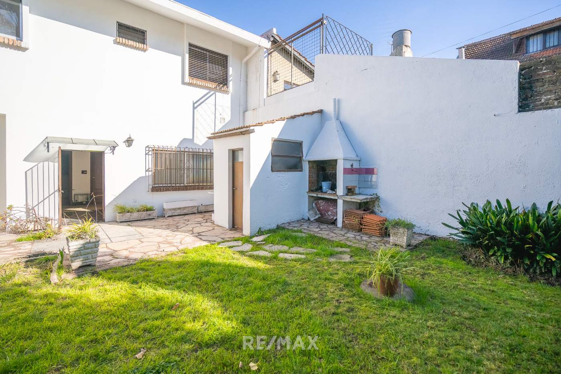 Venta casa con jardín en La Lucila gran potencial!