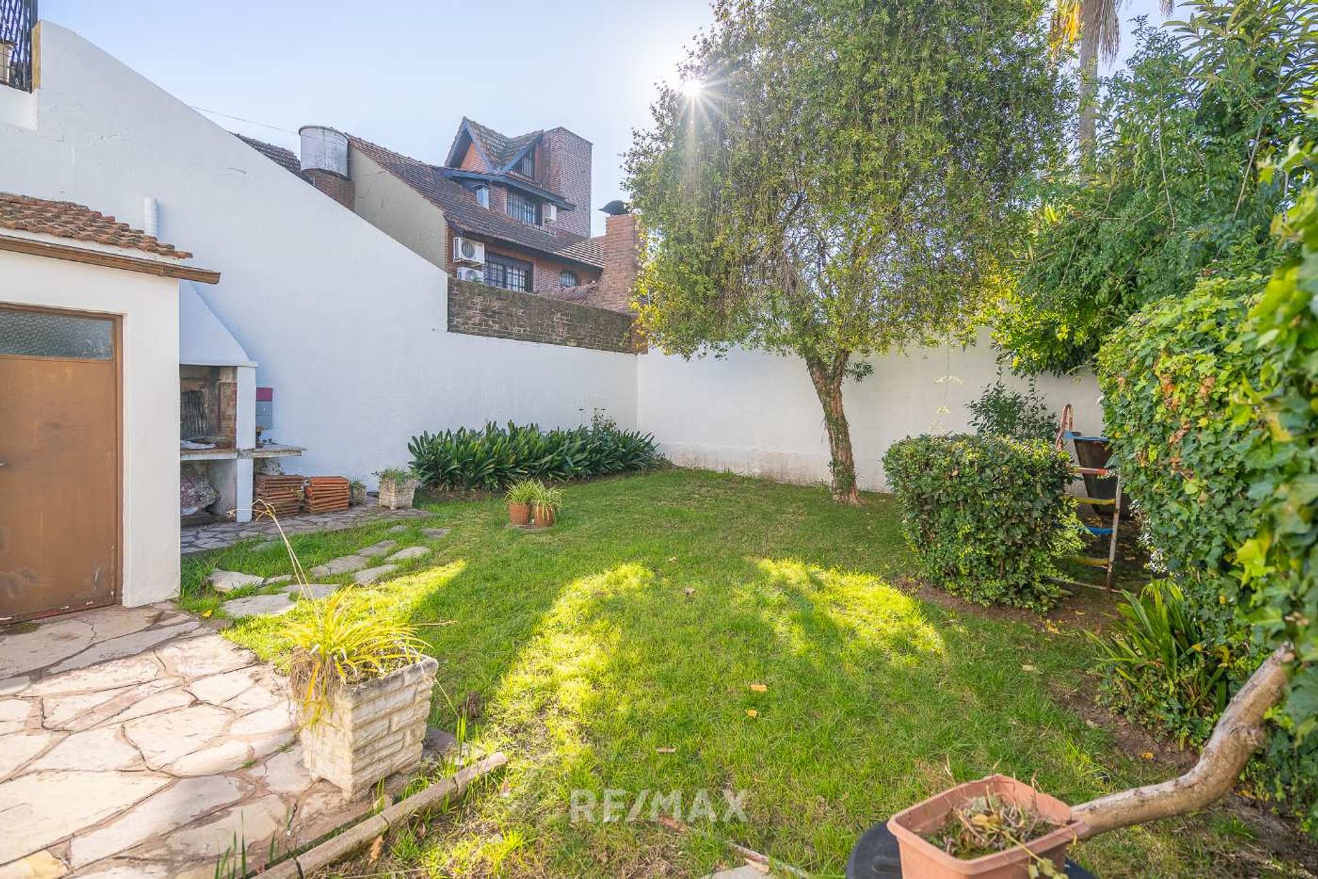 Venta casa con jardín en La Lucila gran potencial!