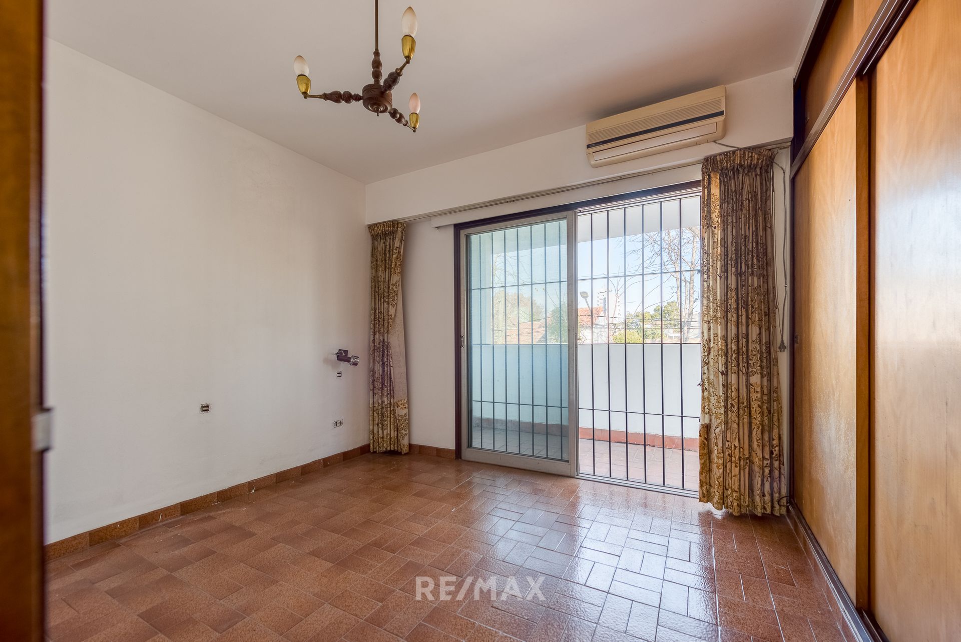 Venta casa con jardín en La Lucila gran potencial!