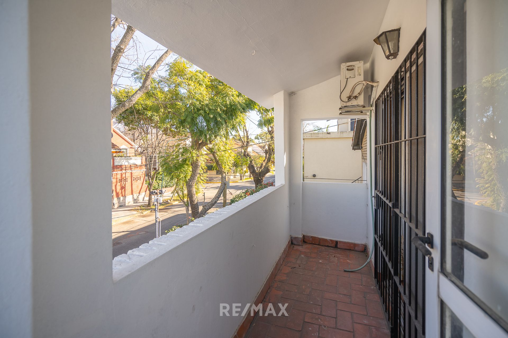 Venta casa con jardín en La Lucila gran potencial!