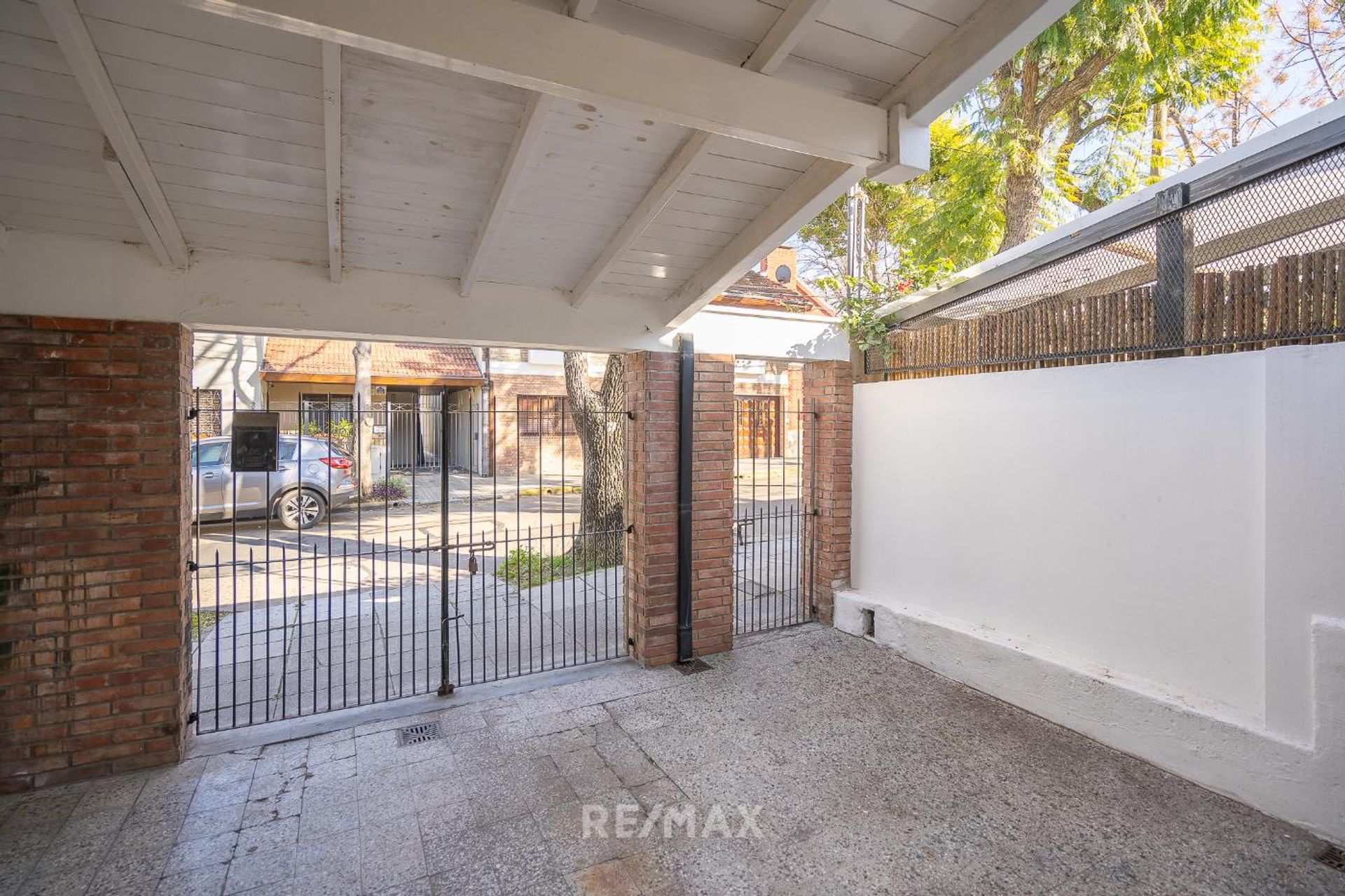 Venta casa con jardín en La Lucila gran potencial!