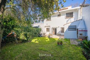 Venta casa con jardín en La Lucila gran potencial!