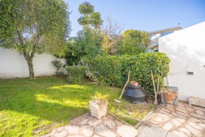 Venta casa con jardín en La Lucila gran potencial!