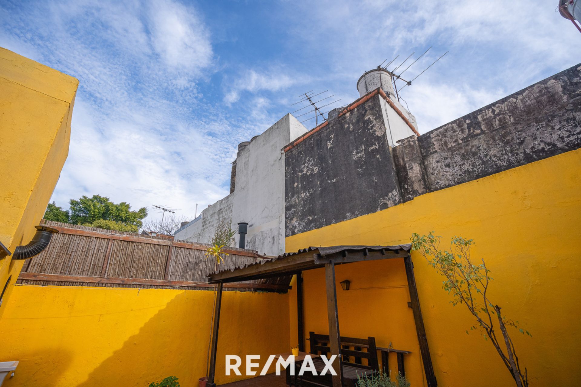 Venta PH Beccar 2 ambientes PB con Patio y Quincho