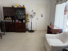 Front-facing 3-room sale, patio, grill, Munro