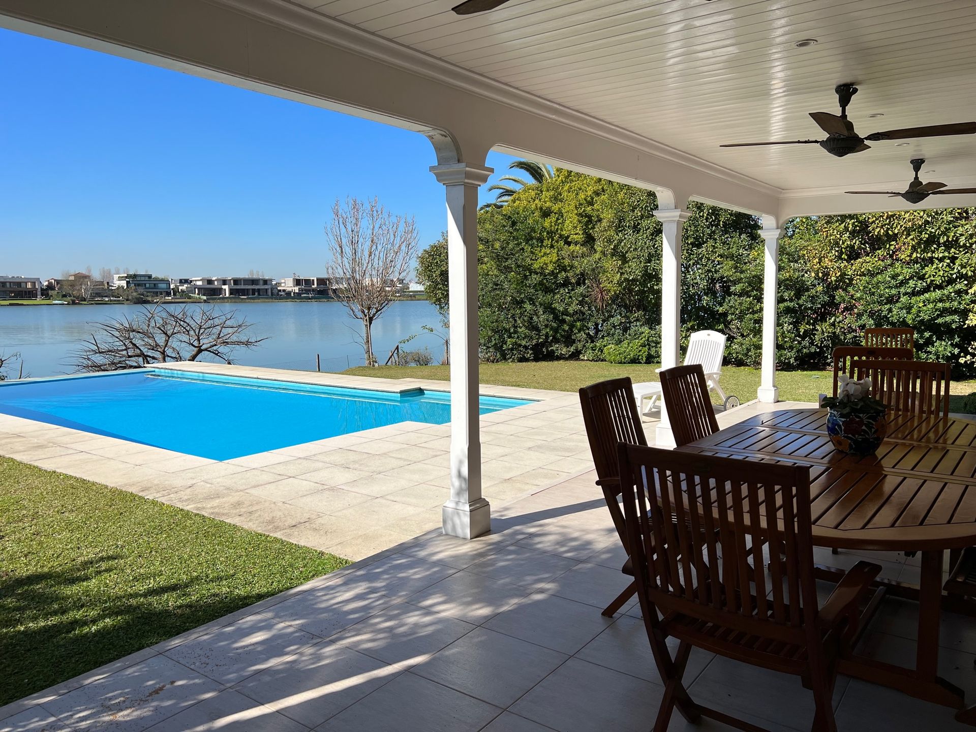 Venta Casa al Lago en Los Castores I, Nordelta.