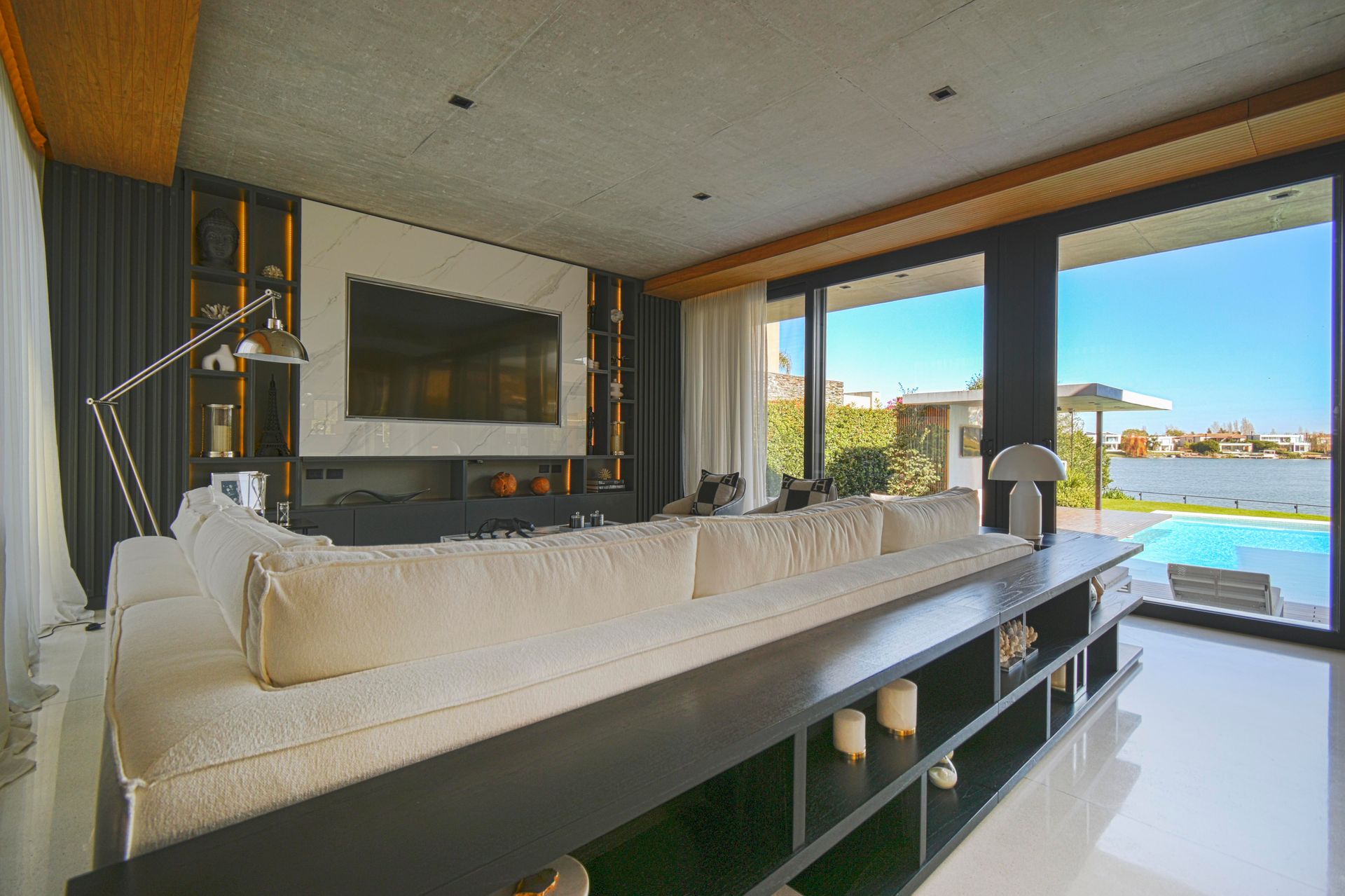 Exclusiva Casa en Venta El Golf Nordelta Al Agua