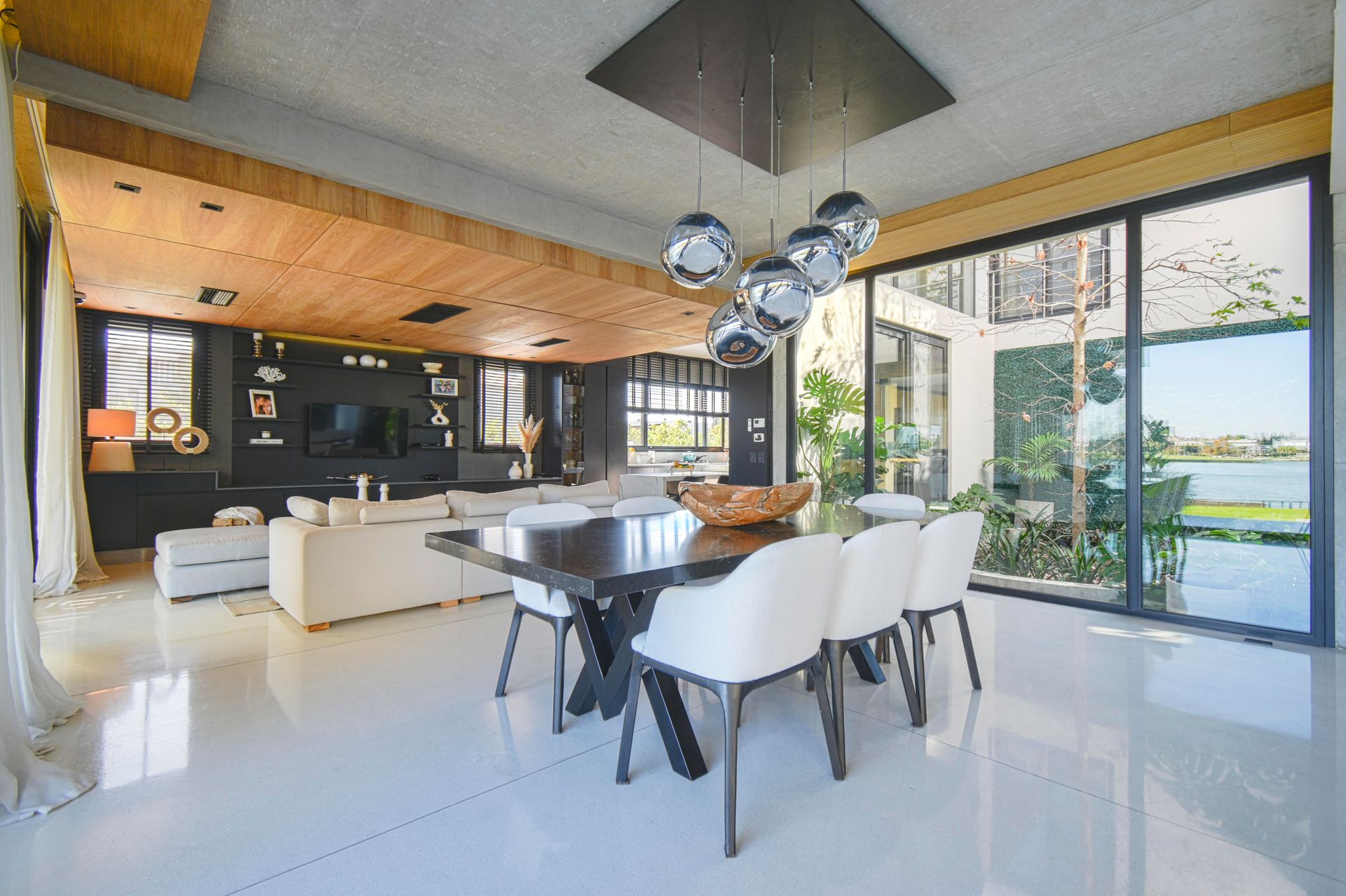 Exclusiva Casa en Venta El Golf Nordelta Al Agua