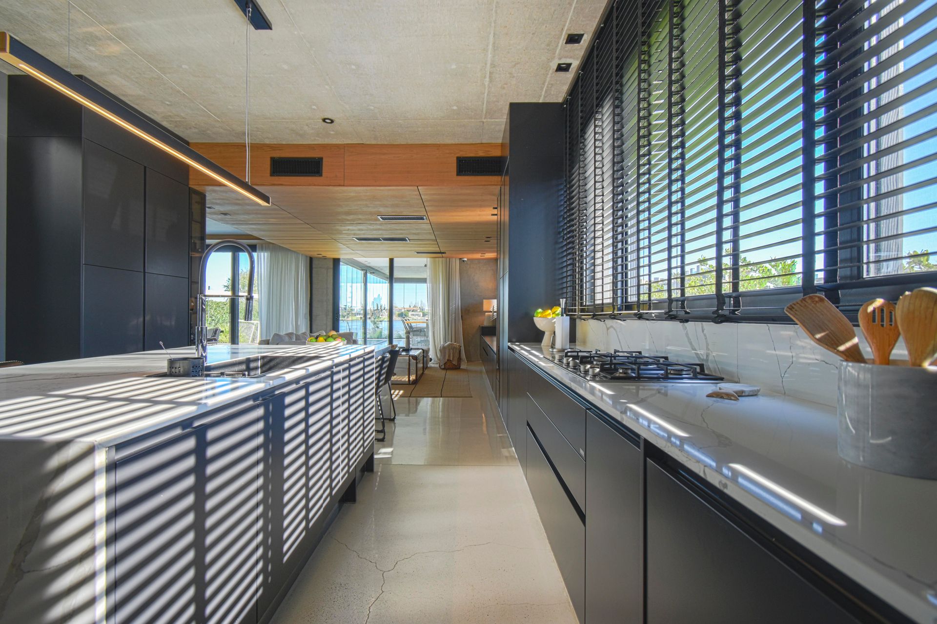Exclusiva Casa en Venta El Golf Nordelta Al Agua