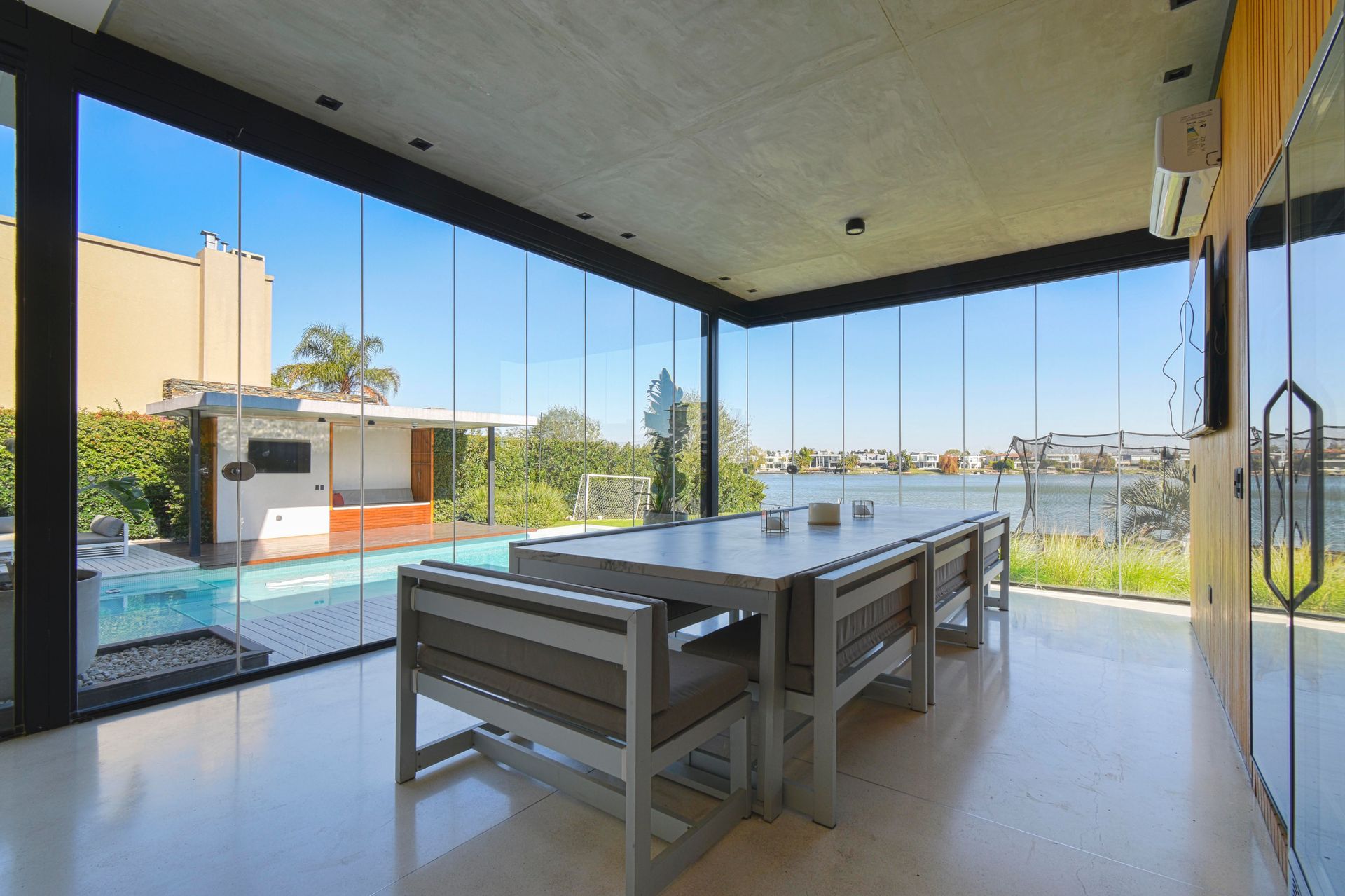Exclusiva Casa en Venta El Golf Nordelta Al Agua