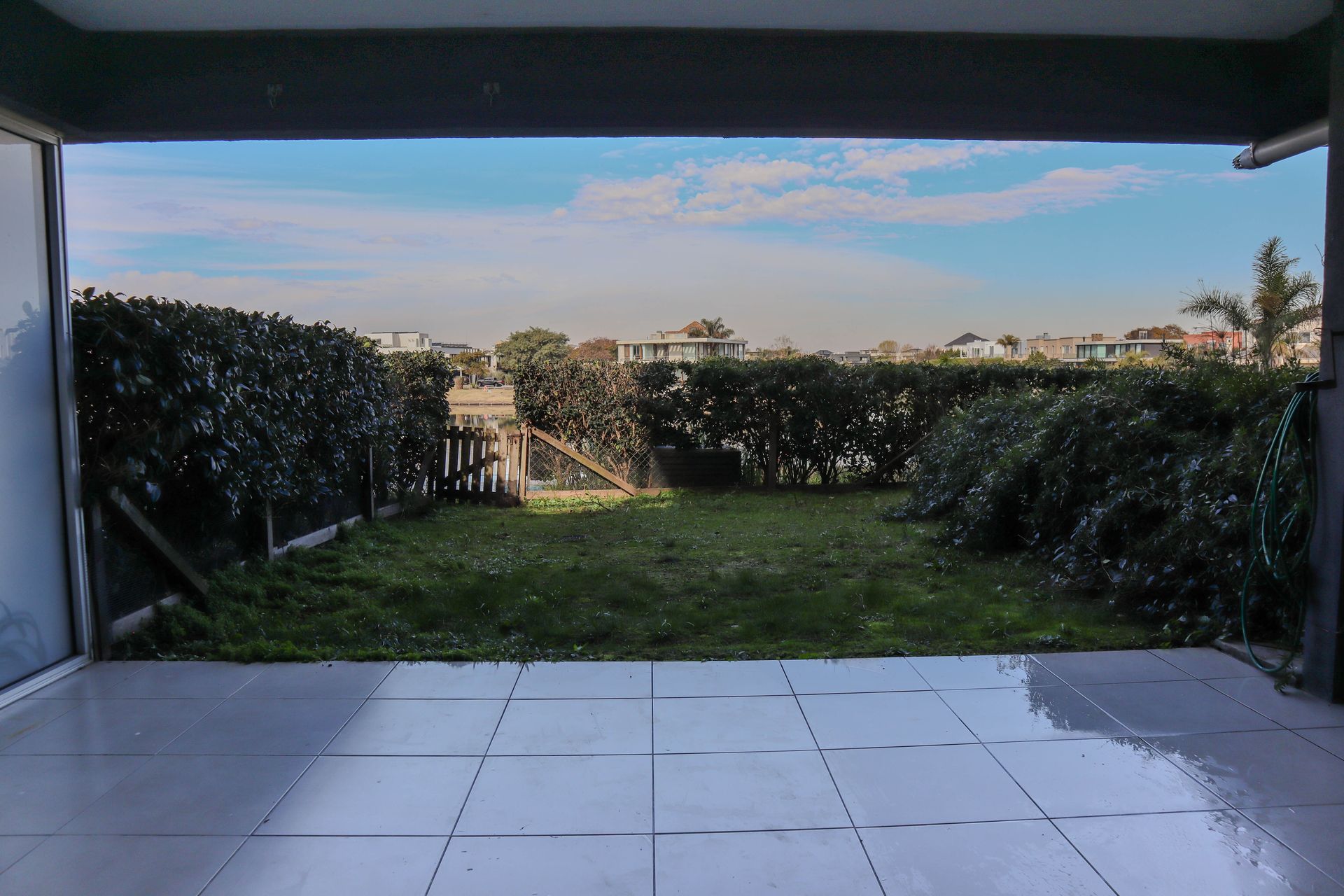 ENYOI - 3 Ambientes con Jardin y Vista a la Laguna