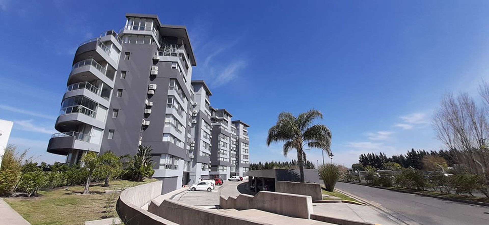 ENYOI - 3 Ambientes con Jardin y Vista a la Laguna