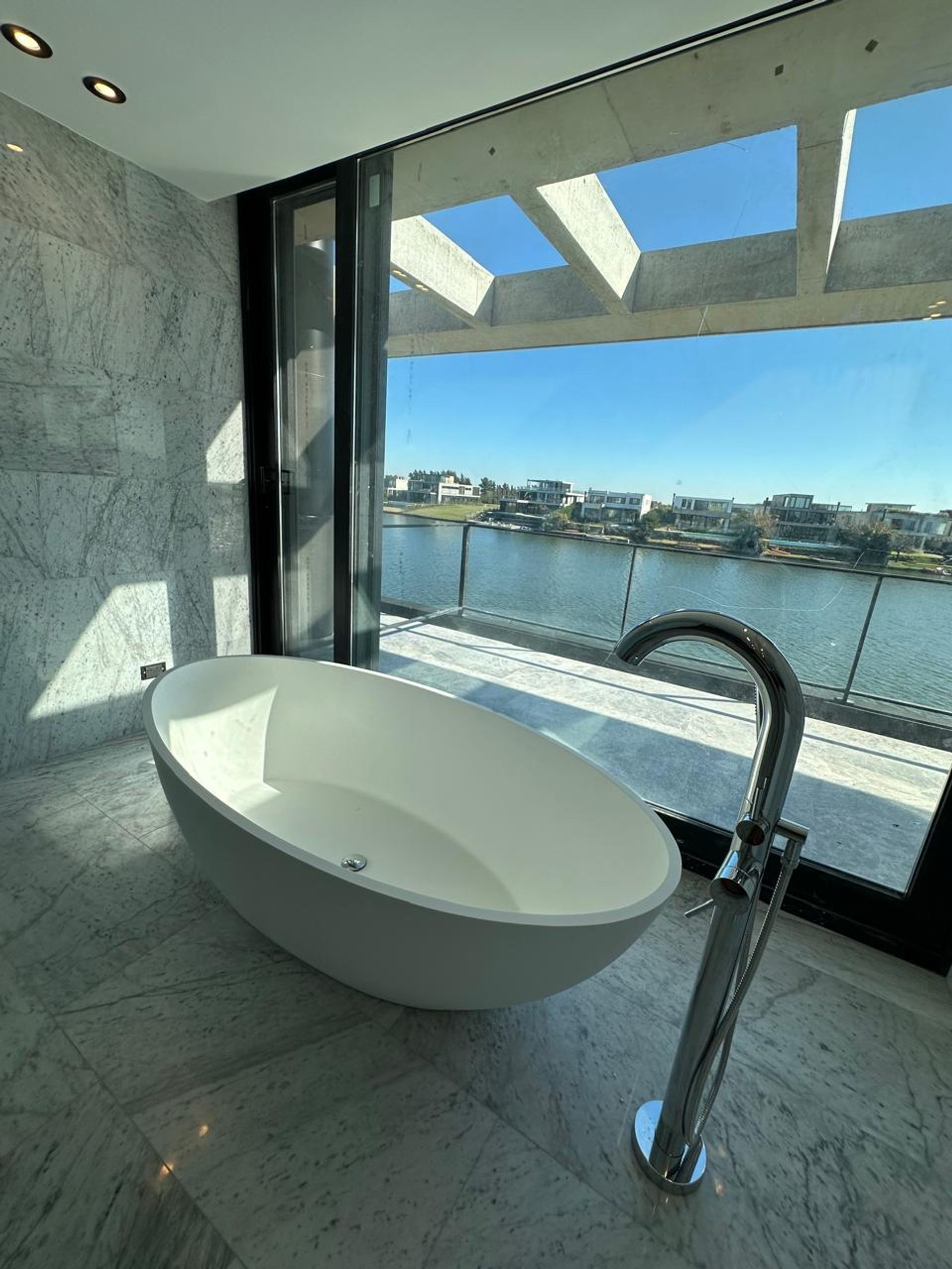 Exclusiva Casa en Venta al Lago Virazon Nordelta