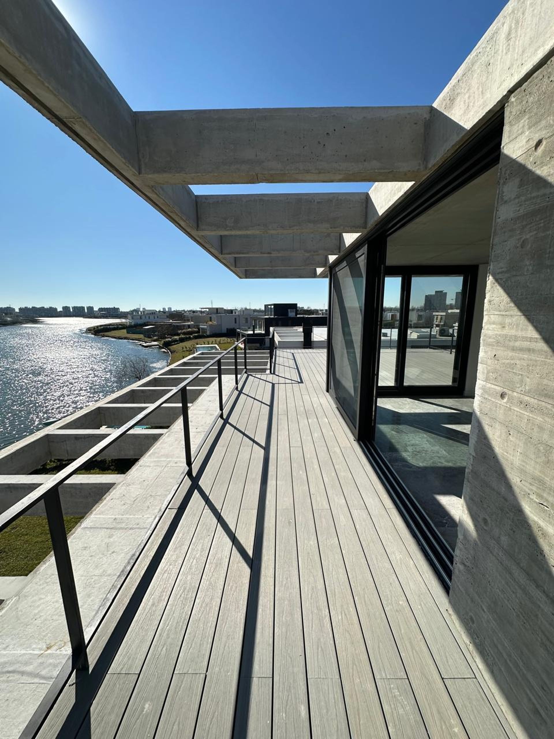 Exclusiva Casa en Venta al Lago Virazon Nordelta