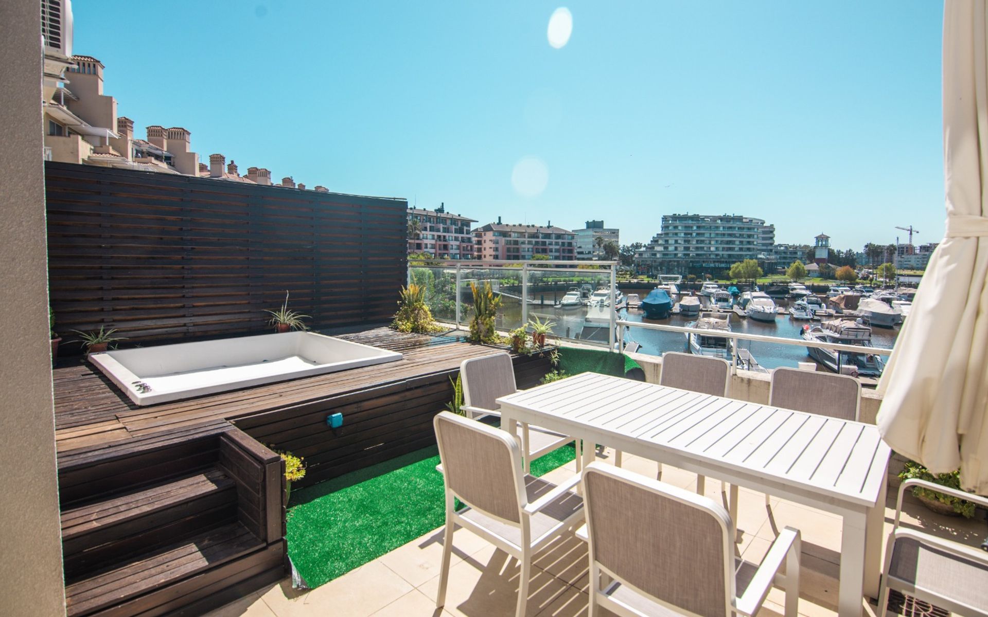 DEPTO en la bahía con jacuzzi privado
