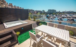 DEPTO en la bahía con jacuzzi privado