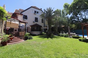 Olivos House Rental – 5 Bedrooms, Spectacular