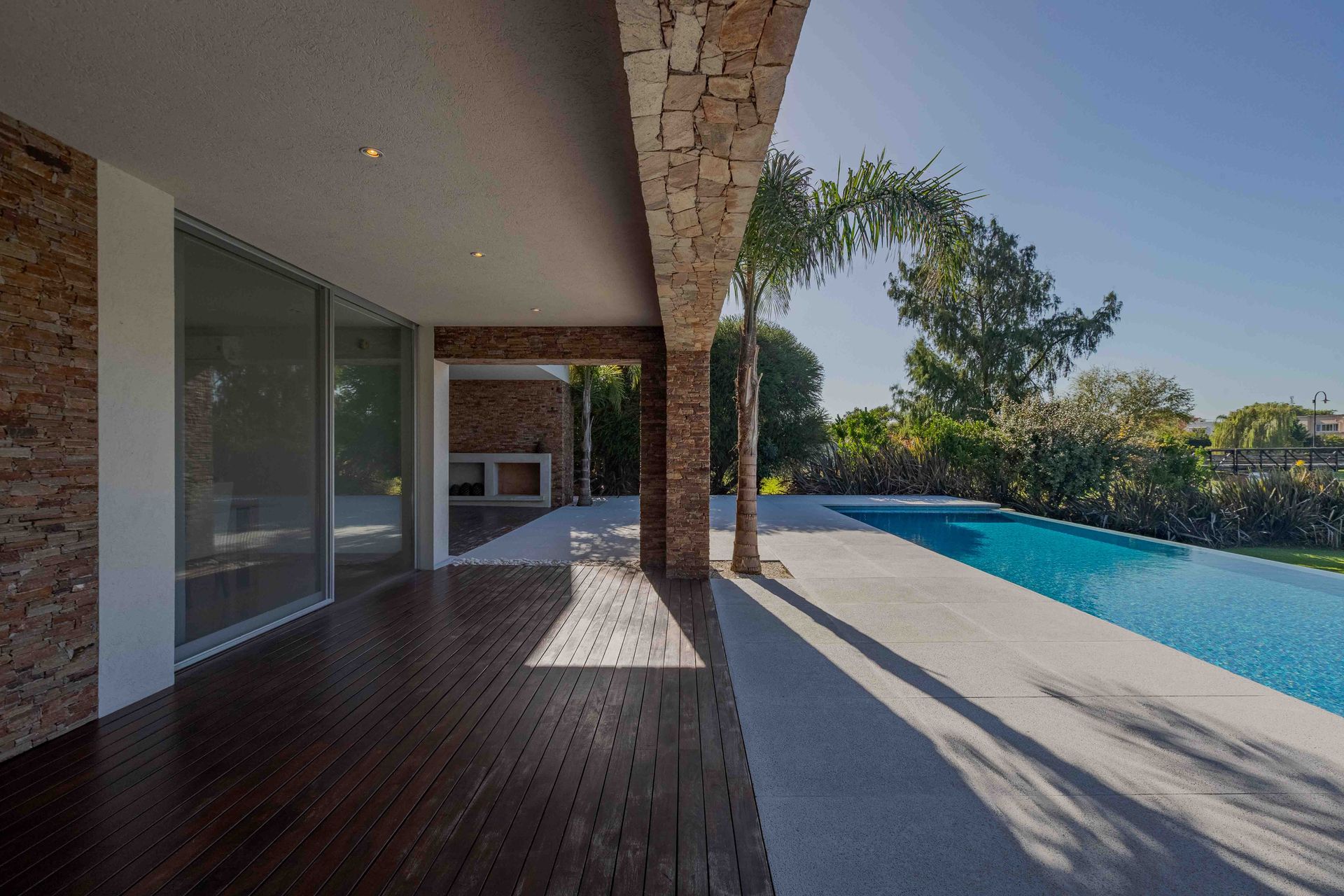 Casa Santa Bárbara venta 9 ambientes lago central