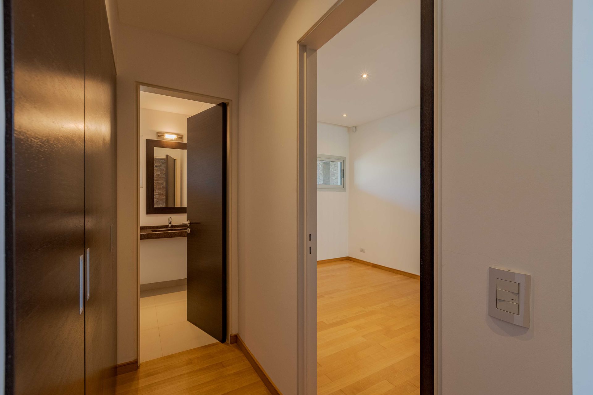 Casa Santa Bárbara venta 9 ambientes lago central