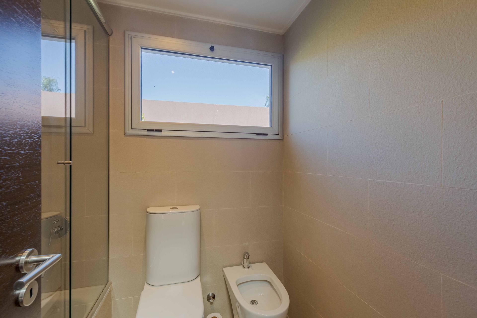 Casa Santa Bárbara venta 9 ambientes lago central