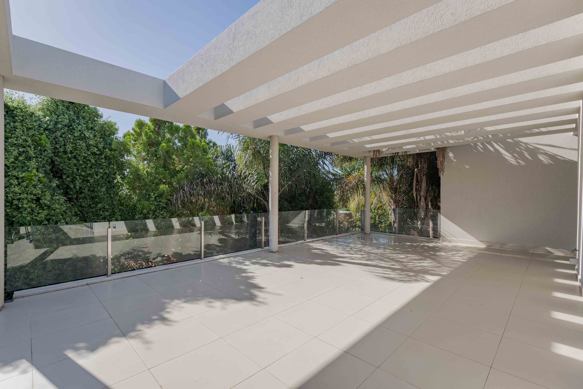 Casa Santa Bárbara venta 9 ambientes lago central